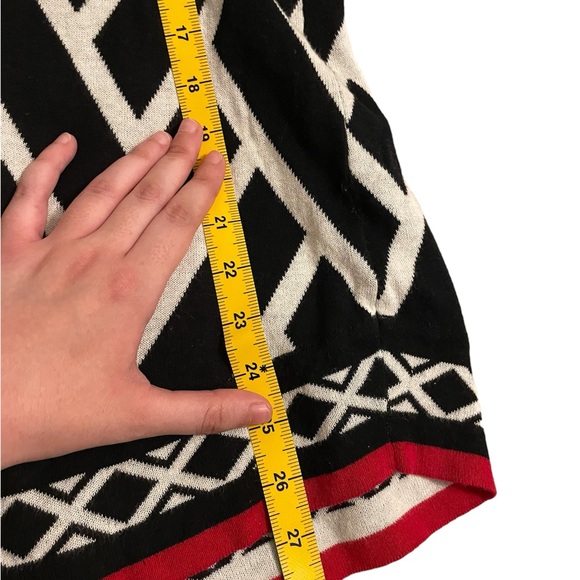 Rafaela black and white geometric print lightweight sweater - Picture 5 of 5